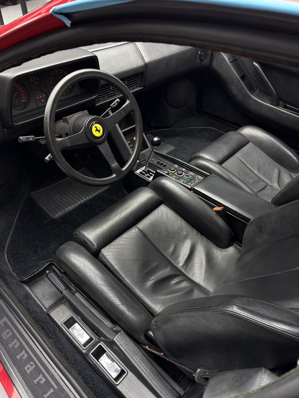 Rénovation intérieur Ferrari Testarossa - MZCAR SPA